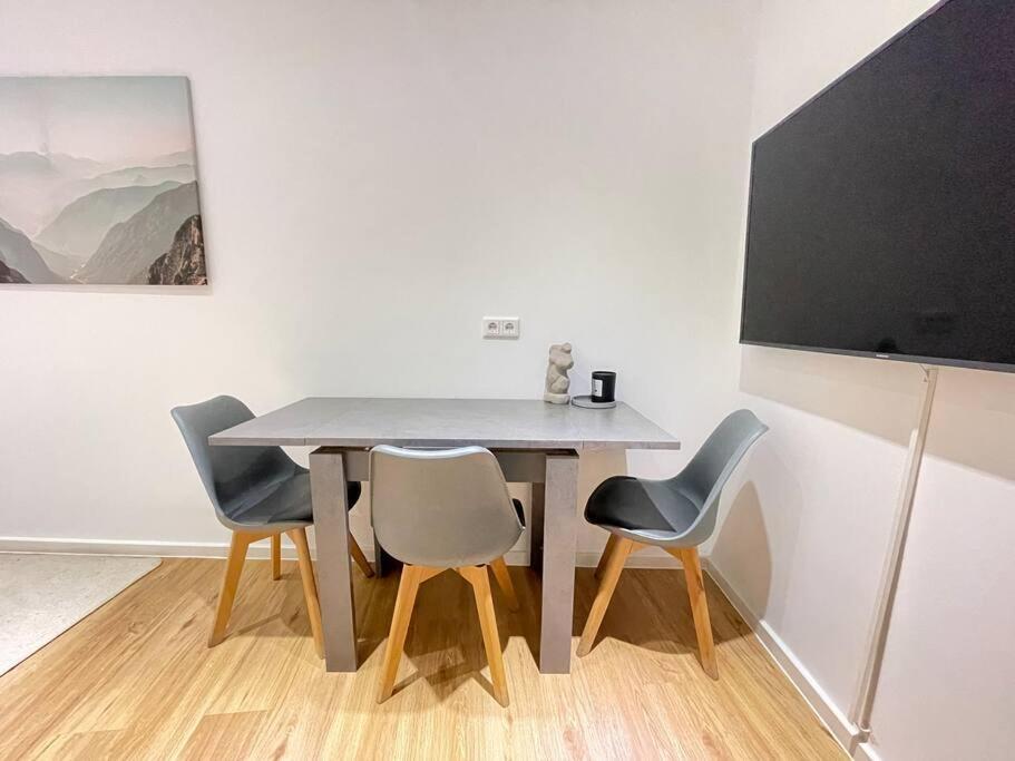 70qm - 3 - Free Parking - - Mallibase Apartment *